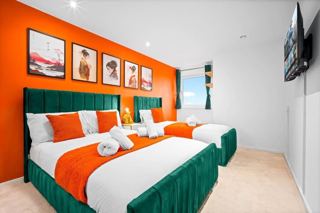 Floor Centre - Sleeps 7 - 4 Beds - With Balcony And Parking - Smart Tv's On Each Bedroom - 5 Mins From Bullring, Selfridges, Moor Street Station - By Zena Apartment Birmingham