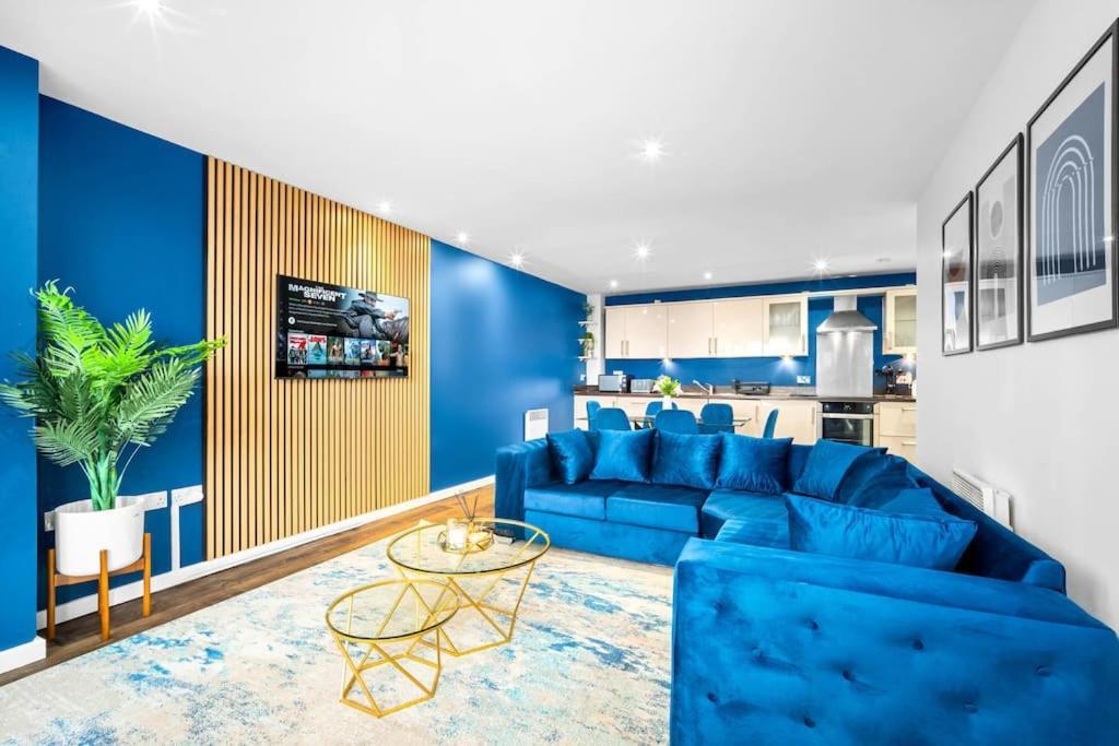 Floor Centre - Sleeps 7 - 4 Beds - With Balcony And Parking - Smart Tv's On Each Bedroom - 5 Mins From Bullring, Selfridges, Moor Street Station - By Zena * Birmingham