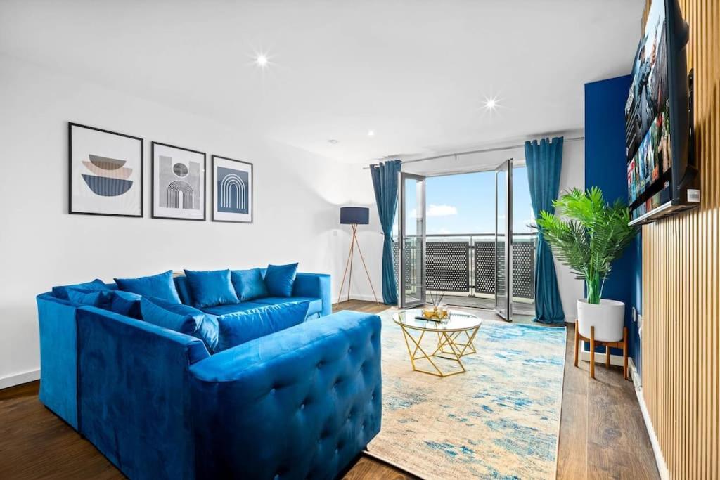 Floor Centre - Sleeps 7 - 4 Beds - With Balcony And Parking - Smart Tv's On Each Bedroom - 5 Mins From Bullring, Selfridges, Moor Street Station - By Zena