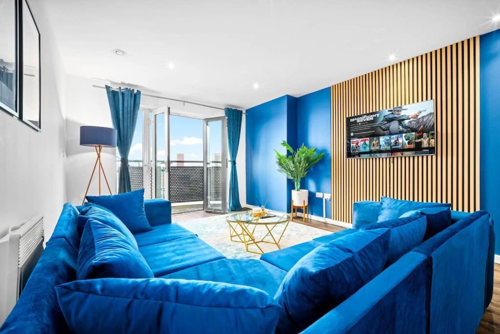Apartment Floor Centre - Sleeps 7 - 4 Beds - With Balcony And Parking - Smart Tv's On Each Bedroom - 5 Mins From Bullring, Selfridges, Moor Street Station - By Zena *